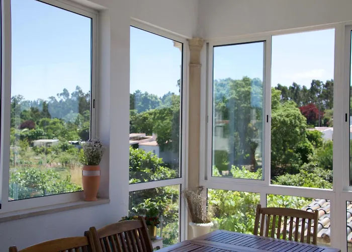 Δωμάτια σε οικογενειακή κατοικία Casa Do Sol Conscious Coliving Όμπιδος